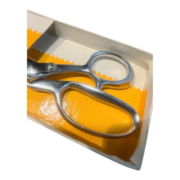 Yellow Canary Pinking Shears - Picture 3 of 4